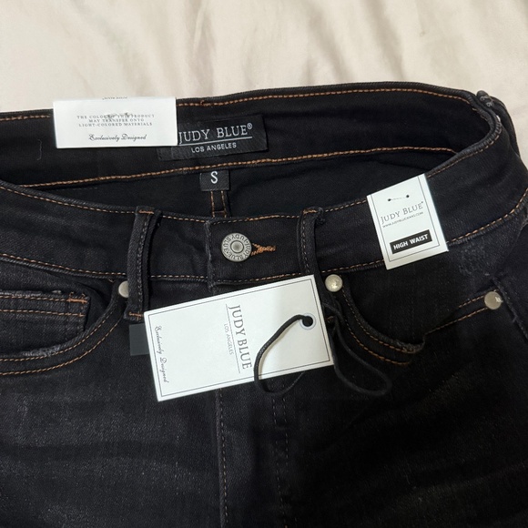 Judy Blue Shorts - Picture 5 of 5